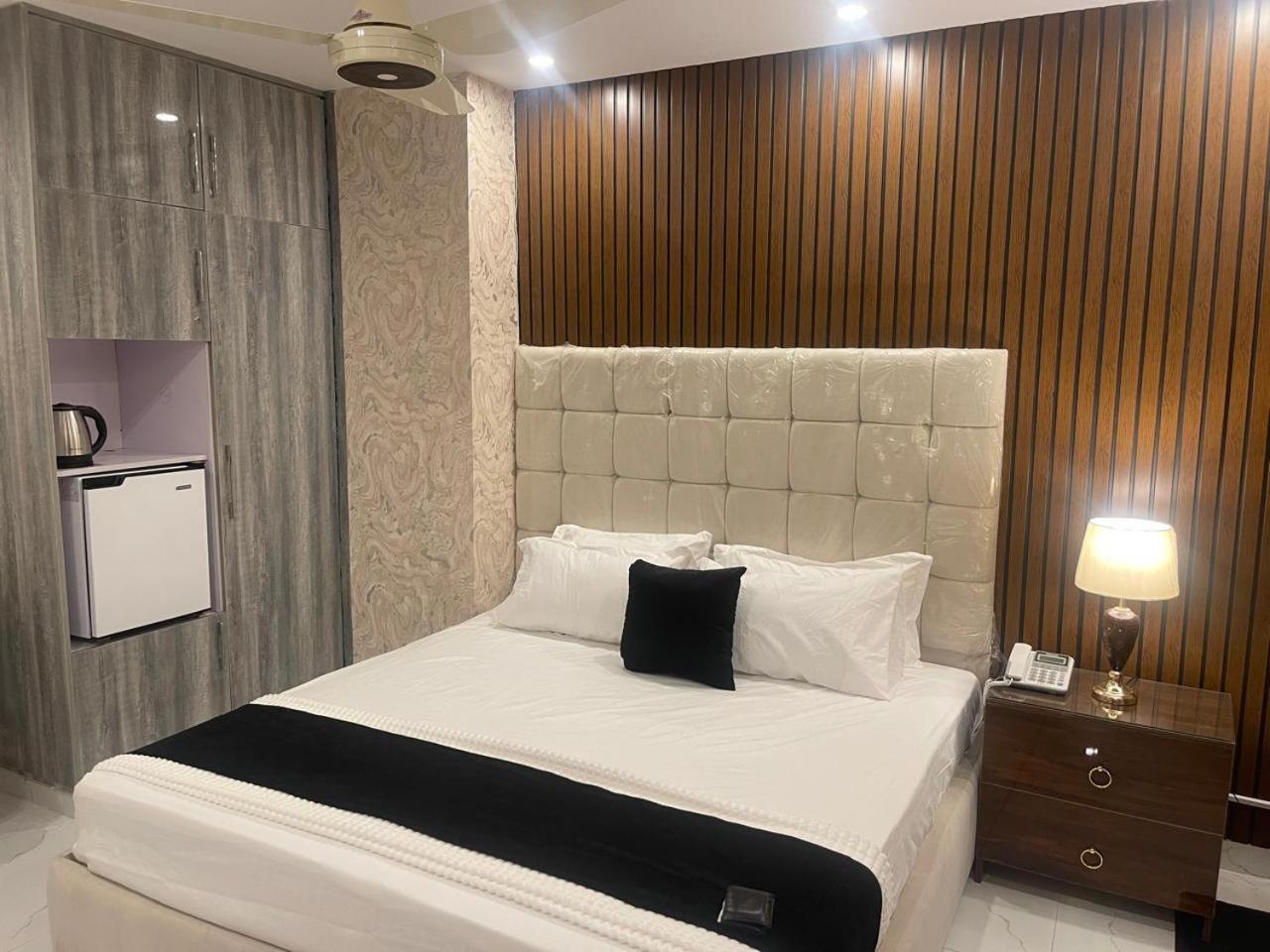 Hotel Croydon International Rawalpindi Buitenkant foto