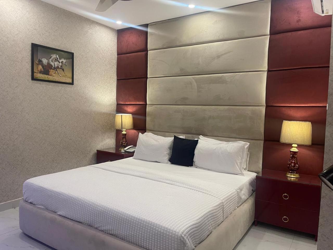 Hotel Croydon International Rawalpindi Buitenkant foto
