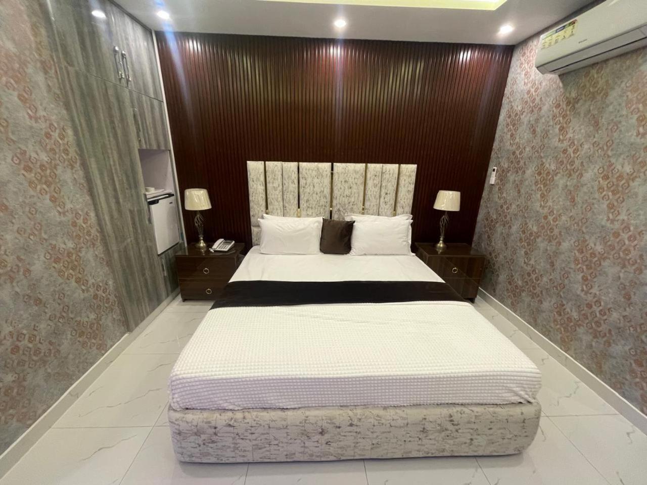 Hotel Croydon International Rawalpindi Buitenkant foto