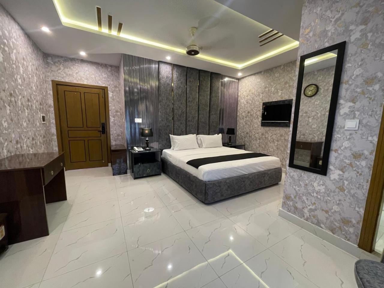 Hotel Croydon International Rawalpindi Buitenkant foto