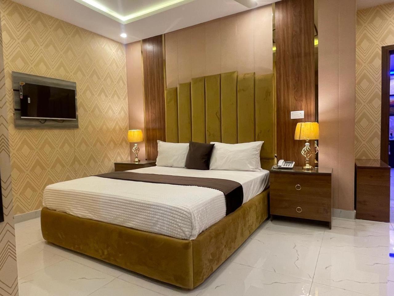 Hotel Croydon International Rawalpindi Buitenkant foto