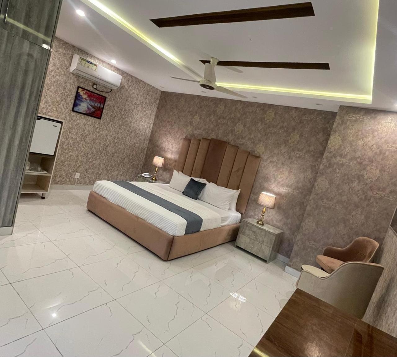 Hotel Croydon International Rawalpindi Buitenkant foto