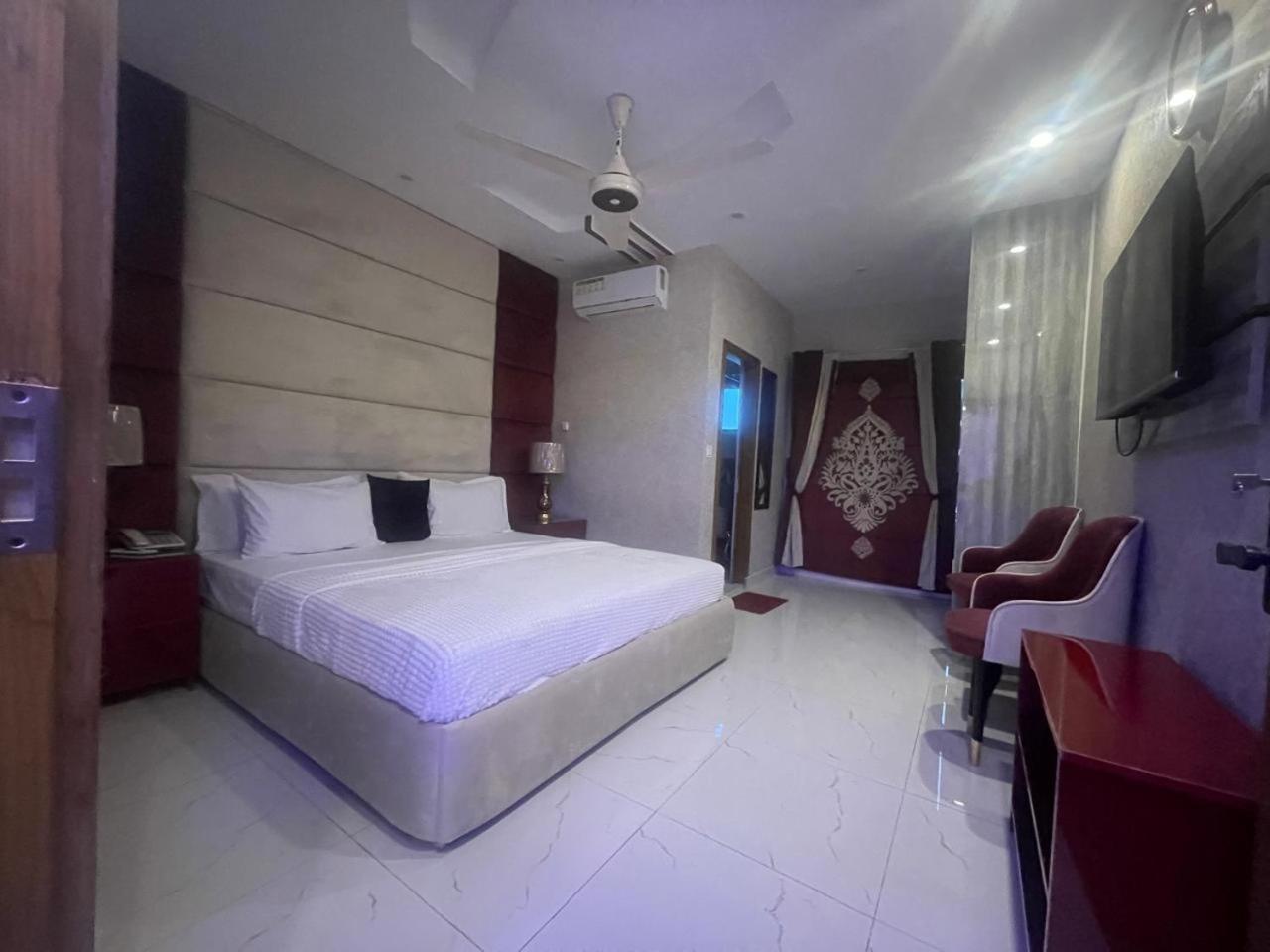 Hotel Croydon International Rawalpindi Buitenkant foto