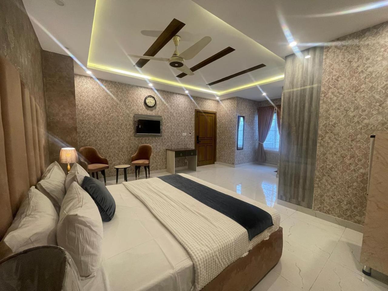 Hotel Croydon International Rawalpindi Buitenkant foto